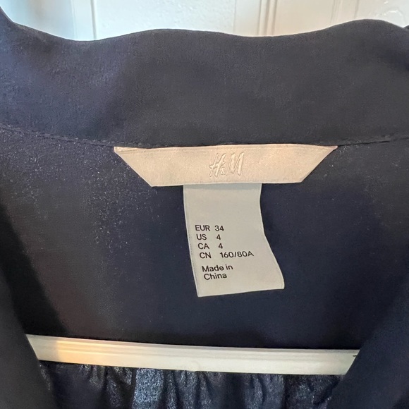 H&M blue tunic blouse, size 4 - Picture 3 of 3